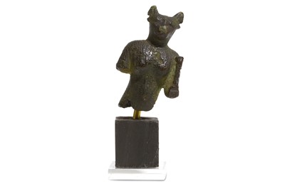 Lot 7 - AN EGYPTIAN BRONZE FIGURE OF BASTET Late...