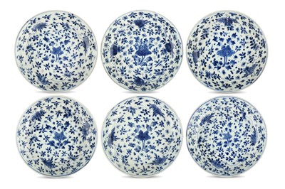 Lot 381 - A SET OF SIX CHINESE BLUE AND WHITE DISHES....
