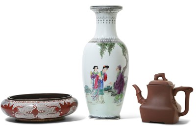 Lot 402 - THREE CHINESE ITEMS. 19th/20th Century. The...