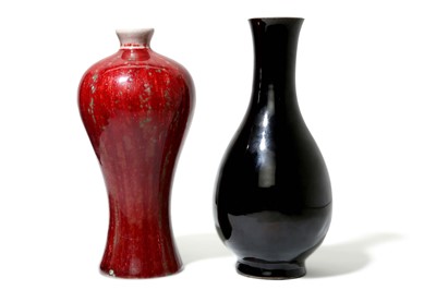 Lot 506 - A CHINESE MIRROR BLACK VASE AND A FLAMBE VASE,...