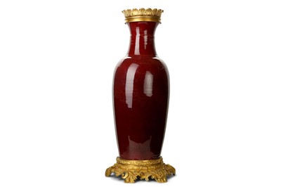 Lot 527 - A LARGE CHINESE SANGUE DE BOEUF-GLAZED...