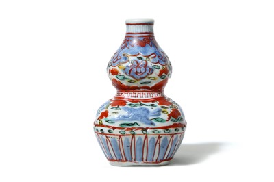 Lot 214 - A CHINESE WUCAI WANLI-STYLE DOUBLE GOURD VASE....