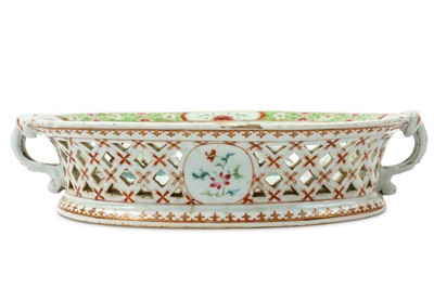 Lot 368 - A CHINESE FAMILLE ROSE BASKET. Qing Dynasty,...