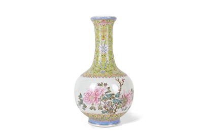 Lot 542 - A CHINESE FAMILLE ROSE 'PEONIES' VASE. Late...