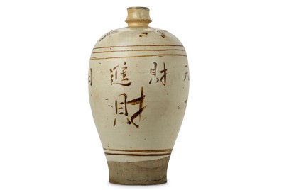 Lot 186 - A CHINESE CIZHOU VASE, MEIPING. Yuan Dynasty....