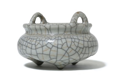 Lot 81 - A CHINESE GE-TYPE TRIPOD INCENSE BURNER. Qing...