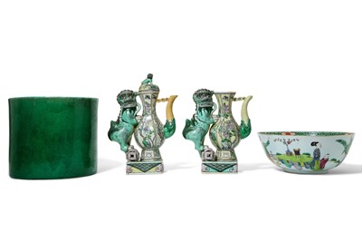 Lot 401 - A SMALL COLLECTION OF CHINESE PORCELAIN. Qing...