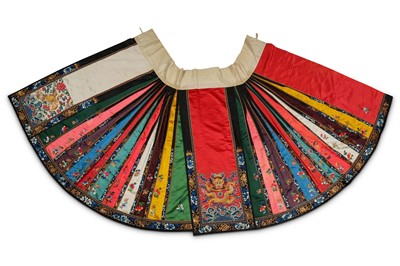 Lot 301 - A CHINESE EMBROIDERED SILK 'DRAGON AND PHOENIX'...