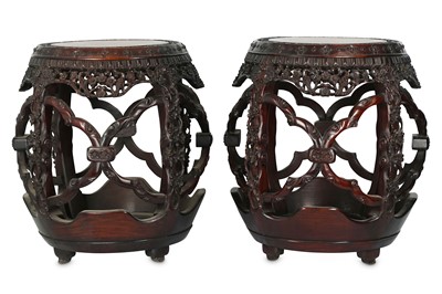 Lot 621 - A PAIR OF CHINESE MARBLE-INLAID WOOD BARREL...