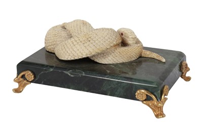 Lot 81 - A LATE 19TH / EARLY 20TH CENTURY CARVED IVORY SNAKE
