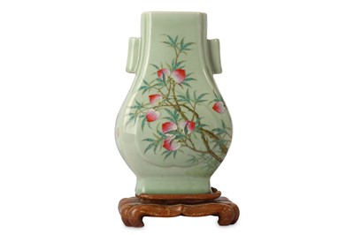 Lot 521 - A CHINESE ENAMELLED CELADON 'PEACHES' VASE, GU....