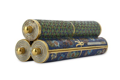 Lot 109 - A CHINESE CLOISONNE ENAMEL 'SCROLLS' BOX AND...
