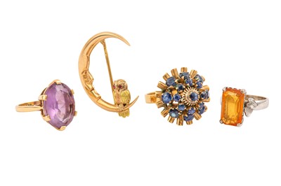 Lot 569 - A group of jewellery Including a domed...