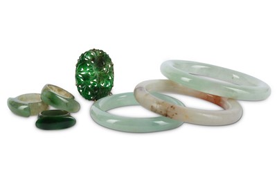 Lot 416 - A GROUP OF CHINESE JADE JEWELLERY. Qing...