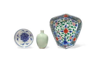 Lot 403 - THREE CHINESE PORCELAIN PIECES. Late Qing...
