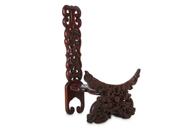 Lot 263 - A LARGE CHINESE HONGMU PLATE STAND. Early 20th...