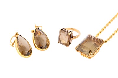 Lot 124 - A group of smoky quartz jewellery, including a...