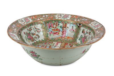 Lot 412 - A CHINESE CANTON FAMILLE ROSE PUNCH BOWL, 19TH CENTURY