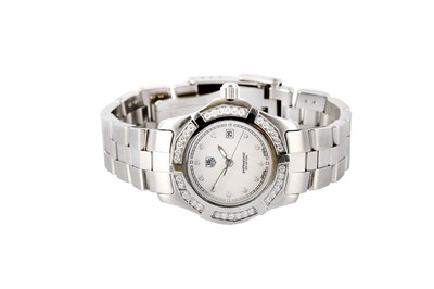 Lot 632 - TAG HEUER. A LADIES QUARTZ STAINLESS STEEL AND...