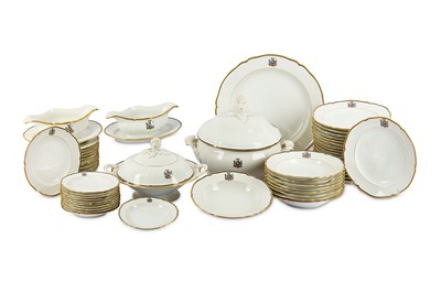Lot 10 - An extensive KPM Berlin porcelain dinner...