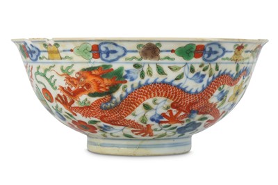 Lot 143 - A CHINESE WUCAI ‘DRAGON AND PHOENIX’ BOWL....