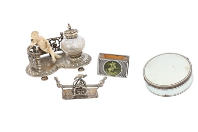 Lot 139 - A mixed group of silver objects of vertu,...