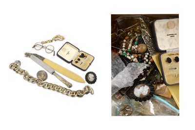 Lot 113 - A quantity of costume jewellery to include...