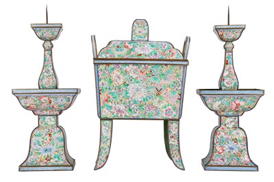 Lot 405 - A CHINESE FAMILLE ROSE PAINTED ENAMEL...