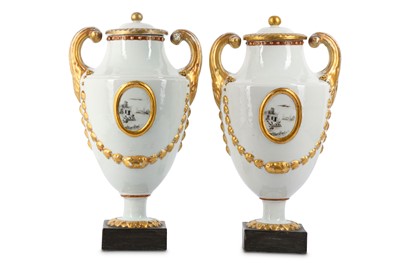 Lot 444 - A PAIR OF CHINESE PORCELAIN PISTOL-HANDLED...