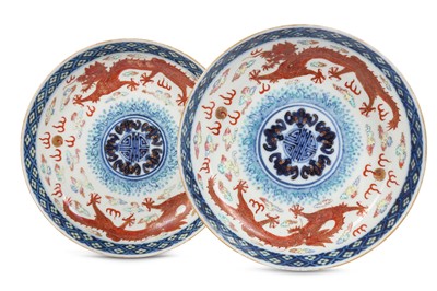 Lot 182 - A PAIR OF CHINESE FAMILLE ROSE 'DRAGONS AND...