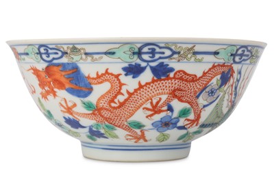 Lot 255 - A CHINESE WUCAI ‘DRAGON AND PHOENIX’ BOWL.