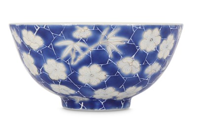 Lot 886 - A SMALL CHINESE BLUE-GROUND 'PRUNUS AND BAMBOO'...