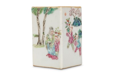 Lot 770 - A CHINESE FAMILLE ROSE BRUSH POT, BITONG. Qing...