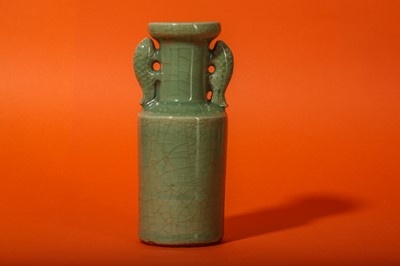 Lot 162 - A CHINESE LONGQUAN CELADON VASE.