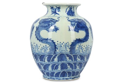 Lot 202 - A CHINESE BLUE AND WHITE 'SIX DRAGONS' JAR....