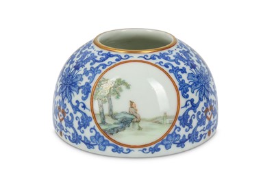 Lot 776 - A CHINESE BLUE ENAMELLED FAMILLE ROSE WATER...