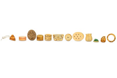Lot 333 - A GROUP OF CHINESE IVORY CARVINGS AND POTTERY...