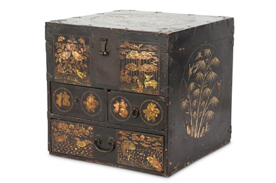 Lot 978 - A SMALL KOREAN LACQUER WOOD MOTHER OF...