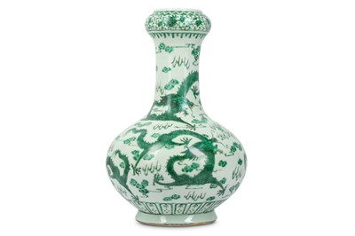 Lot 329 - A CHINESE GARLIC-MOUTH ‘GREEN DRAGON’ VASE.