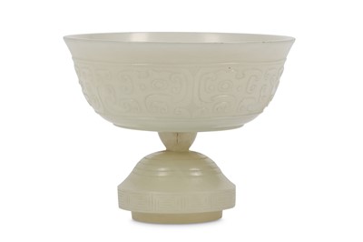 Lot 223 - A CHINESE JADE PALE CELADON COVER. Qing...