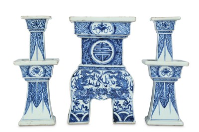 Lot 148 - A CHINESE BLUE AND WHITE THREE-PIECE ‘DRAGON AND PHOENIX’ ALTAR SET.