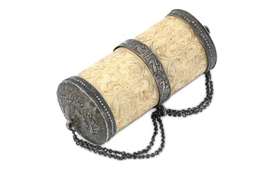 Lot 250 - λ A CYLINDRICAL IVORY BOX