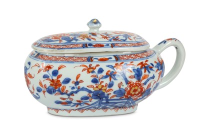 Lot 430 - A CHINESE IMARI BOURDALOUE AND COVER.  Qing...