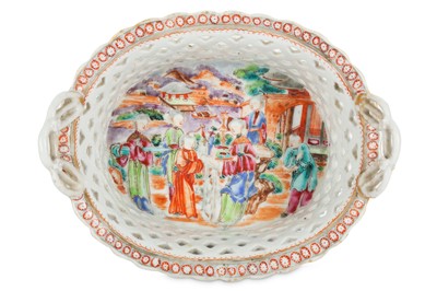 Lot 521 - A CHINESE FAMILLE ROSE ‘MANDARIN PALLET’ FRUIT...