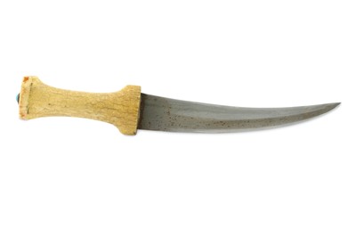 Lot 343 - λ A WALRUS IVORY-HILTED KARD DAGGER