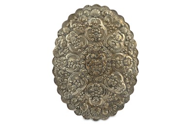 Lot 94 - AN OTTOMAN REPOUSSÉ SILVER MIRROR CASE