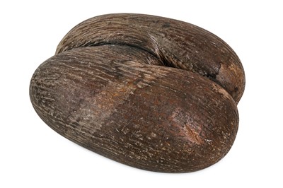 Lot 270 - A LARGE COCO DE MER NUT (LODOICEA MALDIVICA)...
