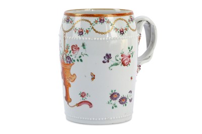Lot 69 - A late 18th century Chinese export porcelain...