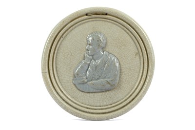 Lot 37 - A CREAMWARE PORTRAIT ROUNDEL OF LORD BYRON...