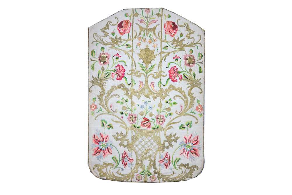 Lot 64 - A FINE 18TH CENTURY FRENCH SILK, GOLD AND...